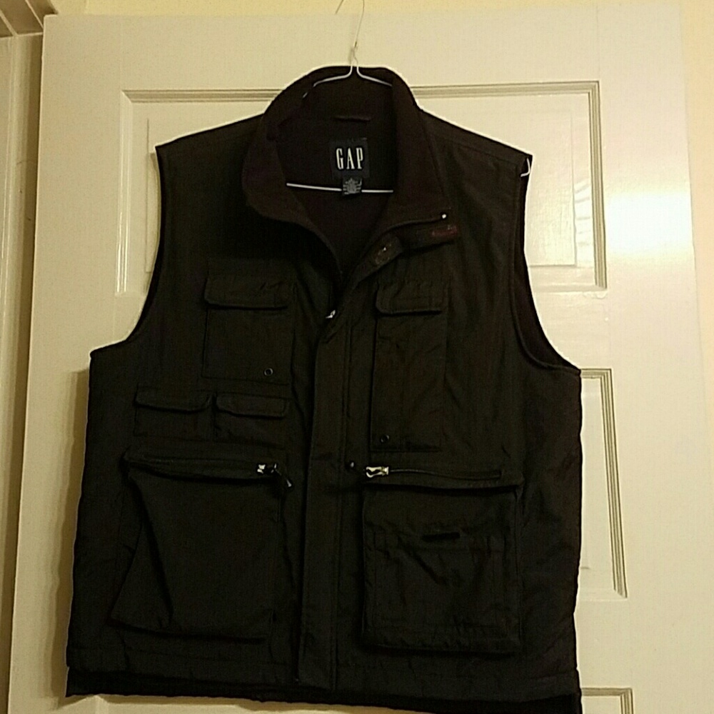Men's black GAP fall/ winter multi pocket vest.